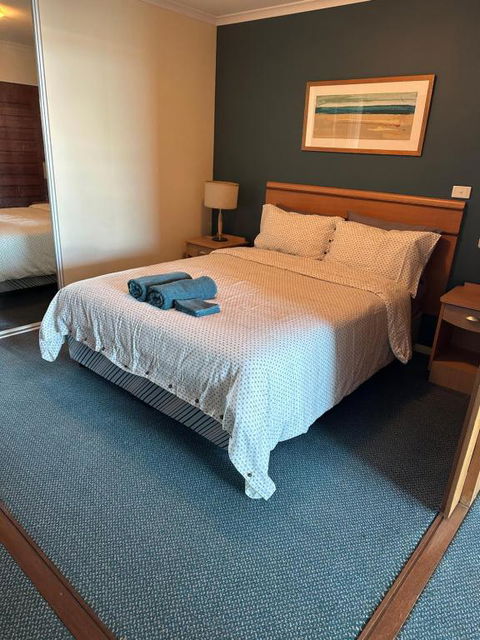 A-The Entrance Private Water Front 1 Bedroom Appartment At The Oaks - Accommodation Sunshine Coast 4
