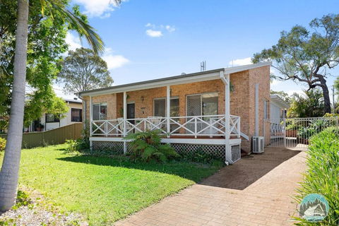Aircabin - Gorokan - Comfy - 4 Beds Holiday House - Accommodation Sunshine Coast 0