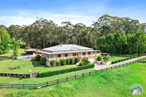Aircabin - KANGY ANGY - Rural Retreat 4 Bedrooms - Accommodation Sunshine Coast 0