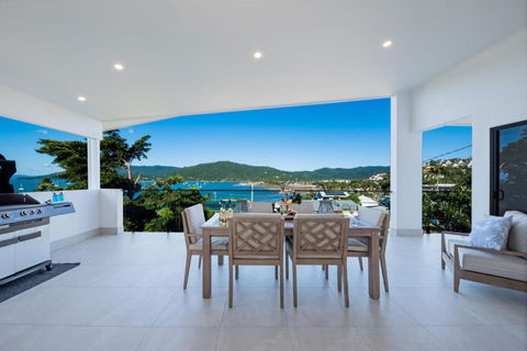 Airlie Bay View - Accommodation Sunshine Coast 0