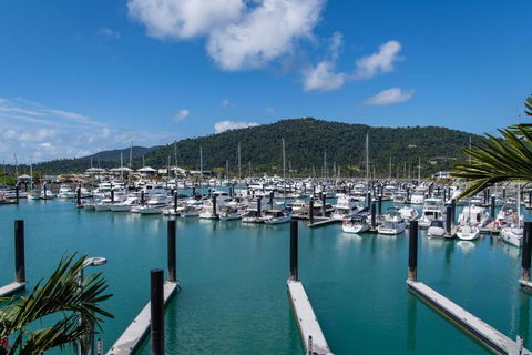 Airlie Breezes At The Boathouse - Accommodation Sunshine Coast 2