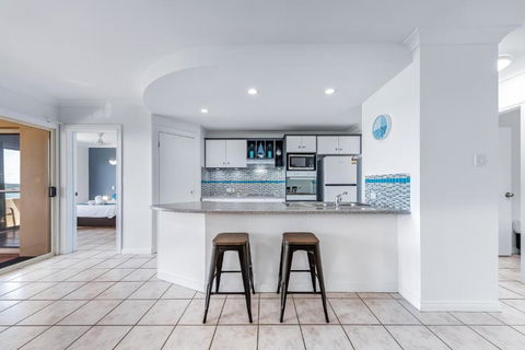 Airlie Ocean Paradise - Accommodation Sunshine Coast 2