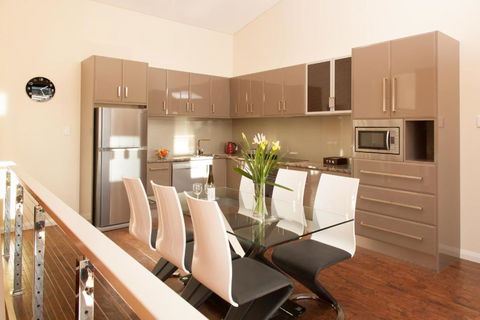 Albany Waves - Accommodation Sunshine Coast 0