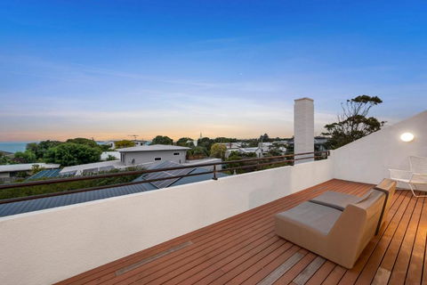 Albert - Accommodation Sunshine Coast 1