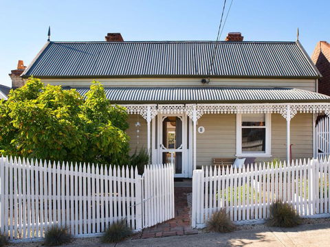 Albert Cottage - Accommodation Sunshine Coast 0