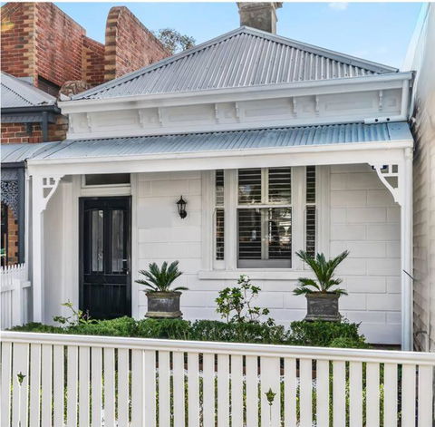 Albert Park Bespoke Brilliance 4Bed 2Bath - Accommodation Sunshine Coast 0