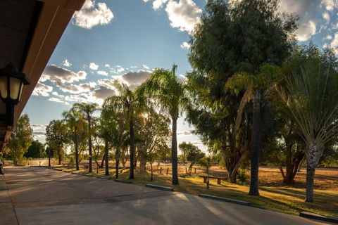 Albert Park Motor Inn-KING BEDS-POOL-SHADED PARKING - Accommodation Sunshine Coast 2