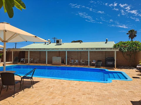 Albion Hotel - Accommodation Sunshine Coast 1