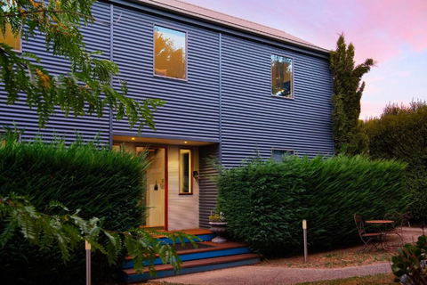 Alofi - Accommodation Sunshine Coast 2