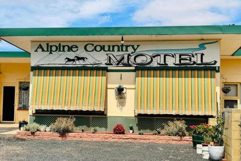 ALPINE COUNTRY MOTEL Plus FREE COFFEE - Accommodation Sunshine Coast 0