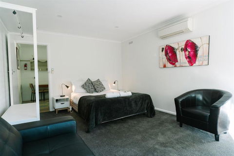 Alpine Riverside Cottages - Accommodation Sunshine Coast 2