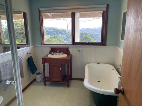 Alyeska Farm House - Accommodation Sunshine Coast 3