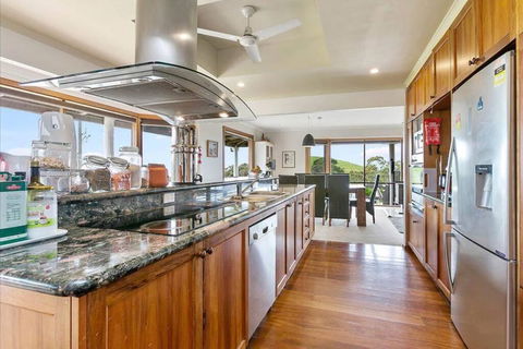 Alyeska Farm House - Accommodation Sunshine Coast 1
