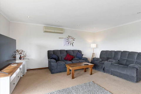 Alyeska Farm House - Accommodation Sunshine Coast 4