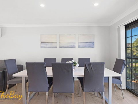 Amaroo Cres No 20 Fingal Bay Holiday Home - Accommodation Sunshine Coast 3