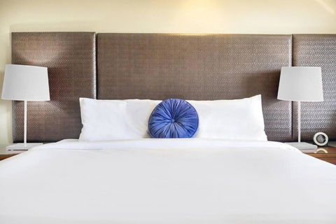 An Exceptional Seaside Esplanade Locale With Pool - Accommodation Sunshine Coast 2