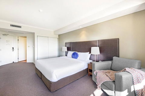 An Exceptional Seaside Esplanade Locale With Pool - Accommodation Sunshine Coast 3