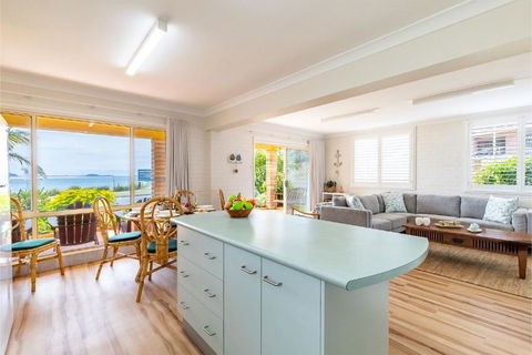 Anchored At Fingal Bay 80 Marine Drive - Accommodation Sunshine Coast 3