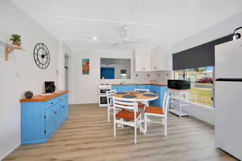 Anchors Away At Innes Park Opp Park & Beach Dogs Welcome Inside - Accommodation Sunshine Coast 3
