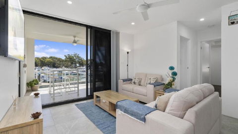 Anchors Away - Waterfront Unit - Accommodation Sunshine Coast 2