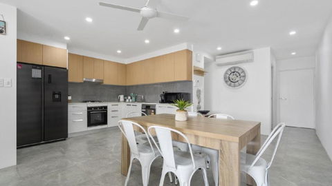 Anchors Away - Waterfront Unit - Accommodation Sunshine Coast 3