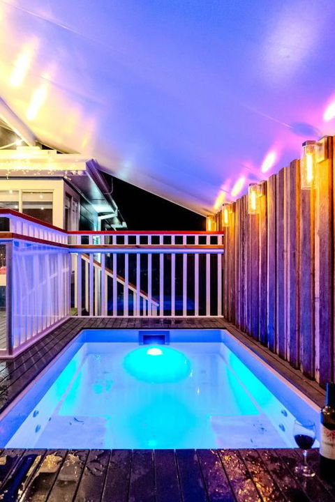 Anna Bay Beach House With Plunge Pool, Air Hockey, PS4, Close To Shops - Accommodation Sunshine Coast 3