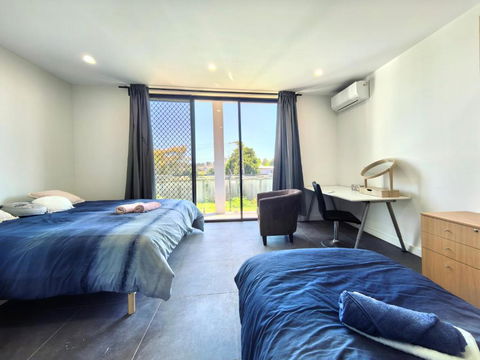 Aircon And Private Bathroom Walk To Train Station With Free Wifi Kitchen And Laundry - Accommodation Sunshine Coast 3