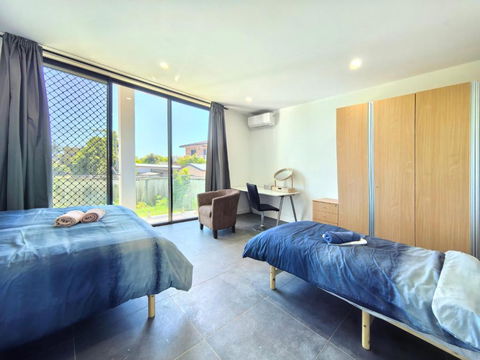 Aircon And Private Bathroom Walk To Train Station With Free Wifi Kitchen And Laundry - Accommodation Sunshine Coast 2