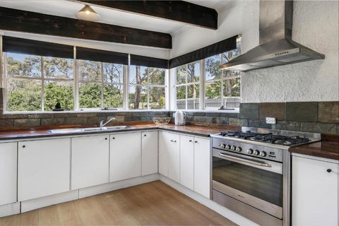 An Entertainers Oasis - Fun Home With Pool Table, Arcade Game, Basketball Ring - Accommodation Sunshine Coast 2
