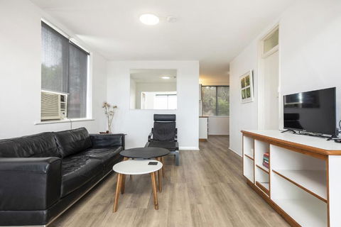 Apartment 201 - Fremantle Studio Apartment With Ocean And Harbour Views - Accommodation Sunshine Coast 3