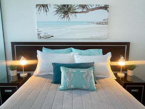 AQUA 306 POOLSIDE Luxury Apartment , Honeysuckle, NEWCASTLE FREE Parking - Accommodation Sunshine Coast 1