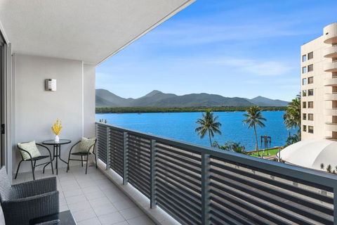 Aqua Vista At Harbour Lights - Poolside Panorama - Accommodation Sunshine Coast 0