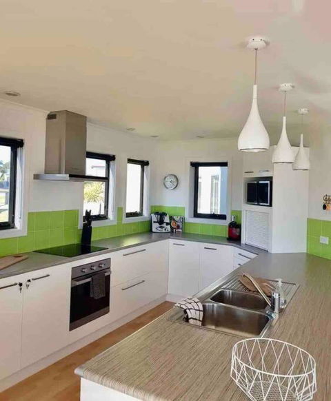 AquaChill On The Bay - Accommodation Sunshine Coast 4