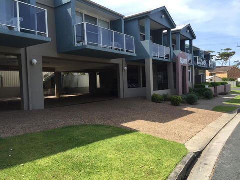 Aquarius Apartments Mollymook - Accommodation Sunshine Coast 0