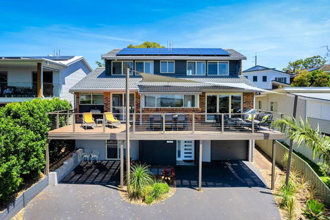 Aquavista Beach, Lake, Sun, And Sand - Accommodation Sunshine Coast 1