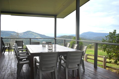 Arcadia Views - Accommodation Sunshine Coast 4