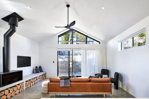 Architectural Brilliance - Sandy Bay - Accommodation Sunshine Coast 4