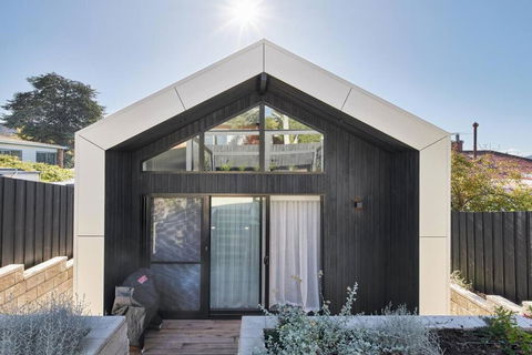 Architectural Brilliance - Sandy Bay - Accommodation Sunshine Coast 1