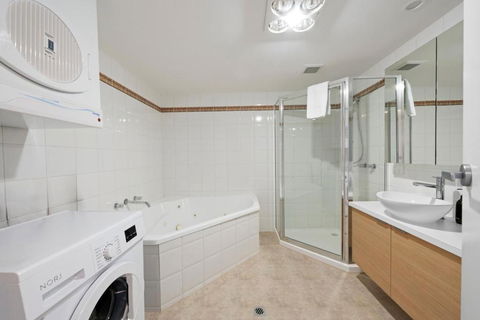 Arlberg 6 - Accommodation Sunshine Coast 2