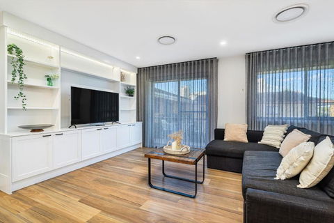 Armrick Seaside Apartments Broadbeach - Accommodation Sunshine Coast 3