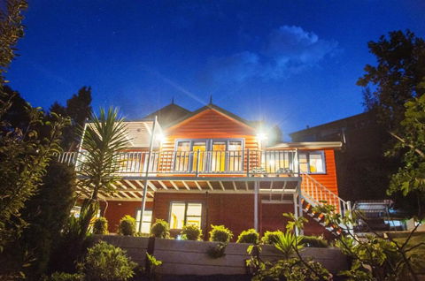 Artee House - A Bright Escape - Accommodation Sunshine Coast 1