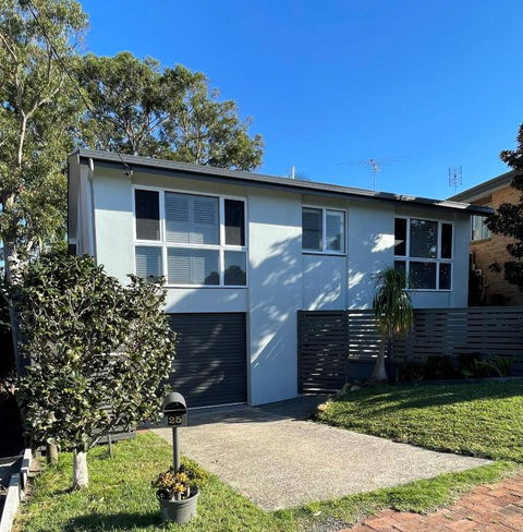 Ashmore - Accommodation Sunshine Coast 1