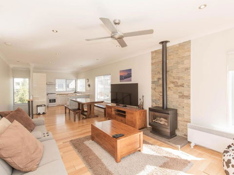 Aspect 1 8a Poley Cow Lane - Accommodation Sunshine Coast 0