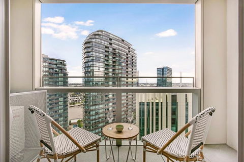 Astra Apartments Docklands - Accommodation Sunshine Coast 1