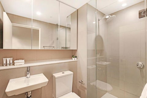 Astra Apartments Docklands - Accommodation Sunshine Coast 4