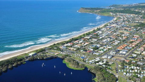 At The Beach - Lennox Head - Accommodation Sunshine Coast 2