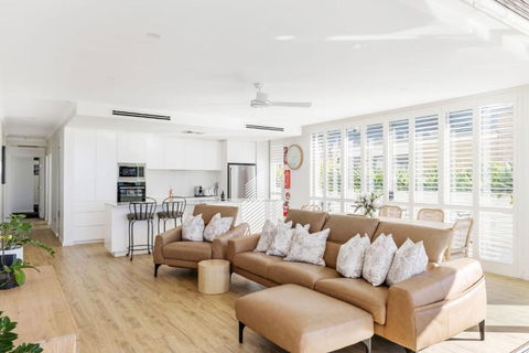 Aura 3 Spectacular Beachside Views - Accommodation Sunshine Coast 3