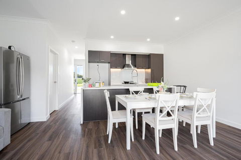 Austral Warm 4br House With Parking&WiFi - Accommodation Sunshine Coast 1