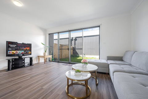 Austral Warm 4br House With Parking&WiFi - Accommodation Sunshine Coast 0