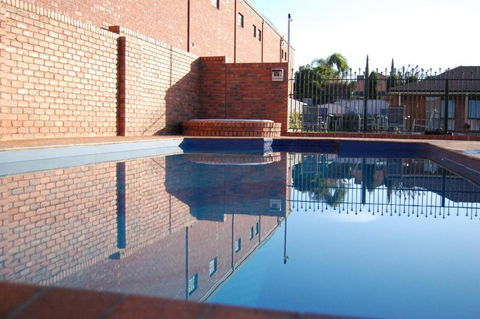 Australian Settlers Motor Inn - Accommodation Sunshine Coast 4